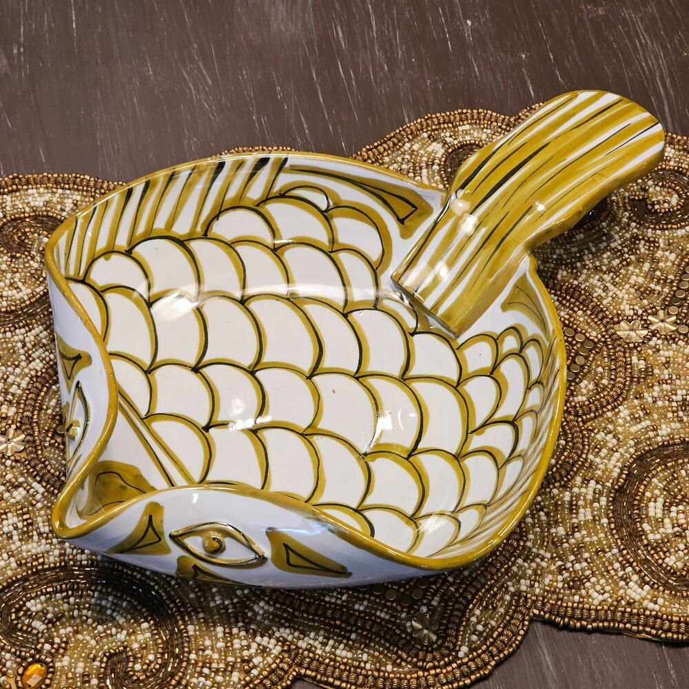 Vintage Italian Handcrafted Ceramic Stingray  Fruit Bowl-Artisan Pottery Dish - Picture 6 of 10